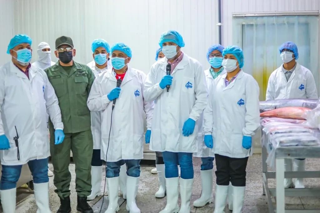 Gobernador recorre planta procesadora de productos del mar en&nbsp;Barcelona