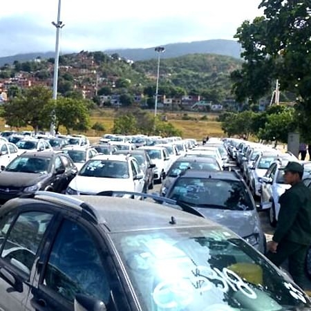 Irán envió 2.000 autos sedán a Venezuela después de una pausa de ocho años en las ventas iraníes de&nbsp;vehículo