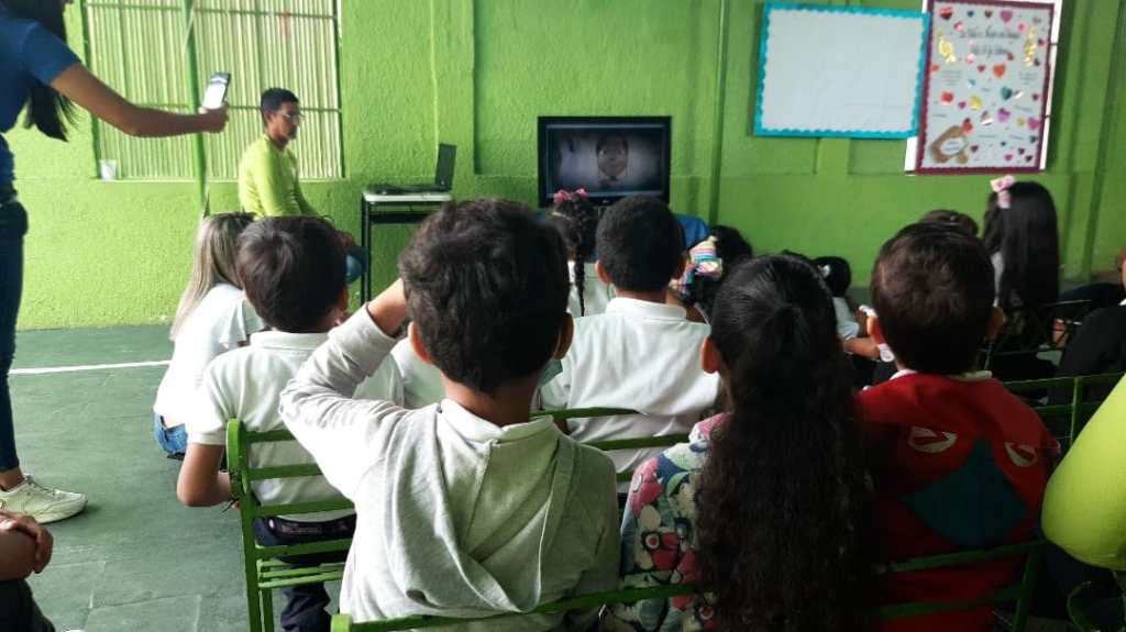Fundación Mamá Azul realizó conversatorio sobre el acoso en colegio de&nbsp;Barcelona