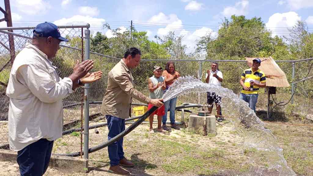 Vuelve el agua a  comunidades El Caro y Los Bañadores tras instalación de equipo de&nbsp;bombeo