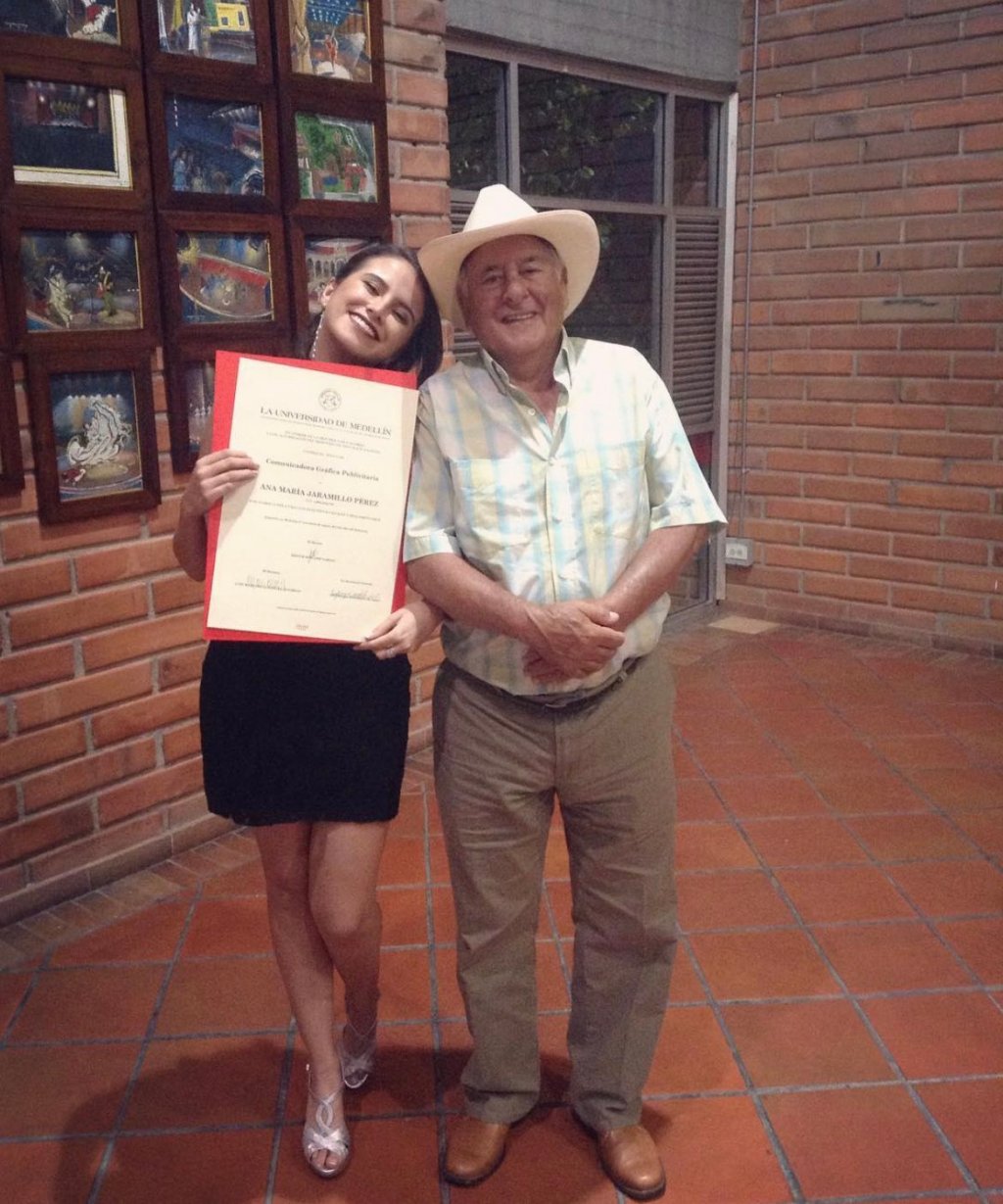 Joven agradeció a su abuelo por ayudarla a graduarse y conmovió con todo lo que ha hecho por&nbsp;ella