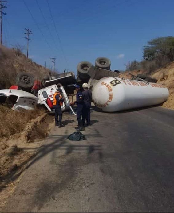 Gandola de Gas Licuado se volcó a la altura de&nbsp;Clarines