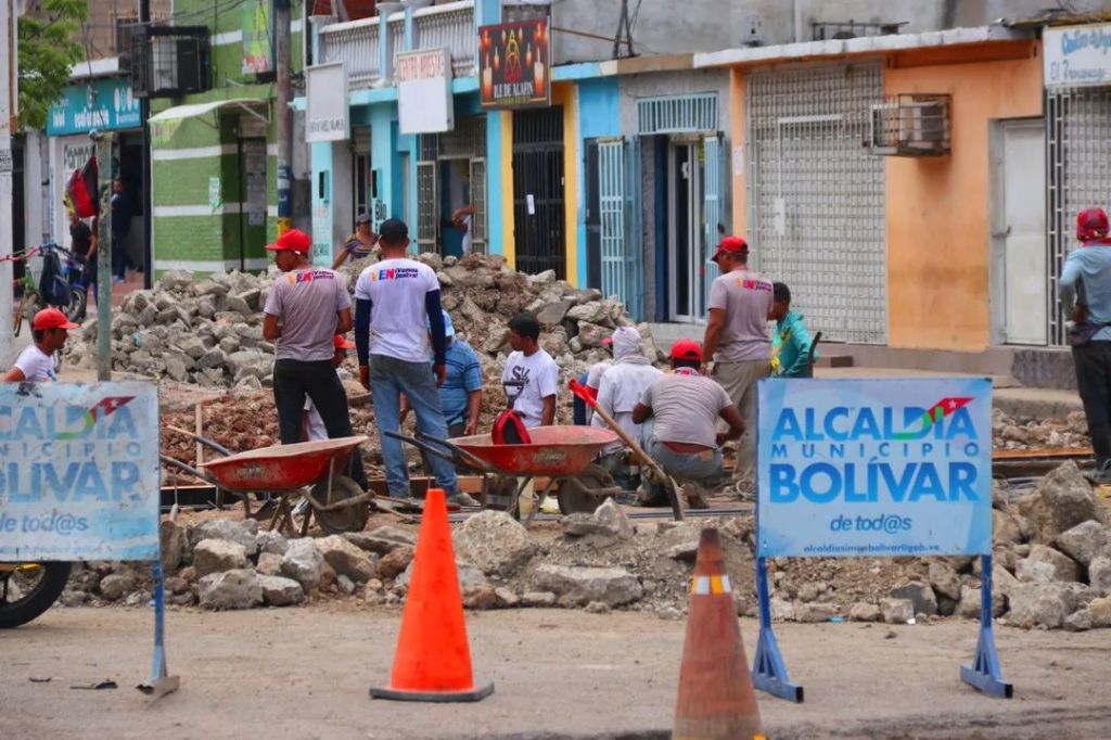 Avanzan trabajos de rehabilitación de la intersección Av. Rotaria con Av. Raúl&nbsp;Leoni