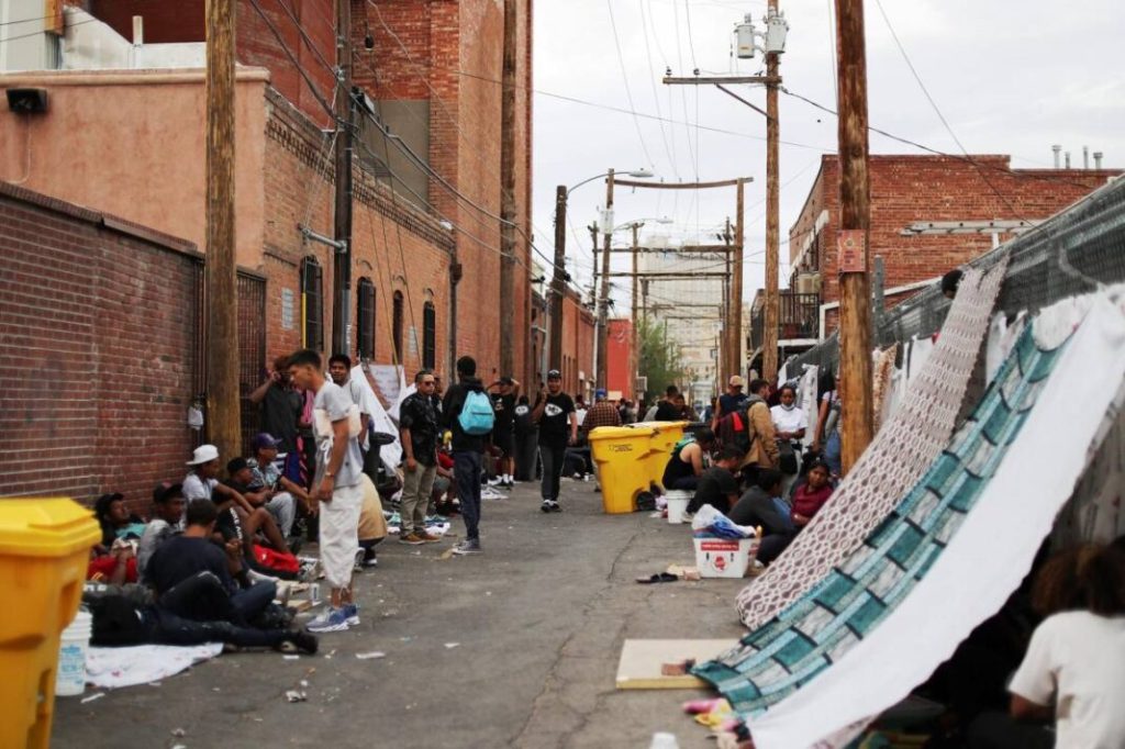 Hasta 12.000 migrantes esperan en México para cruzar a El&nbsp;Paso