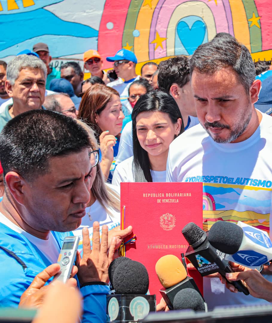 Gobernador de Anzoátegui recibió acuerdo de la AN en rechazo a las expresiones de&nbsp;Paraqueima