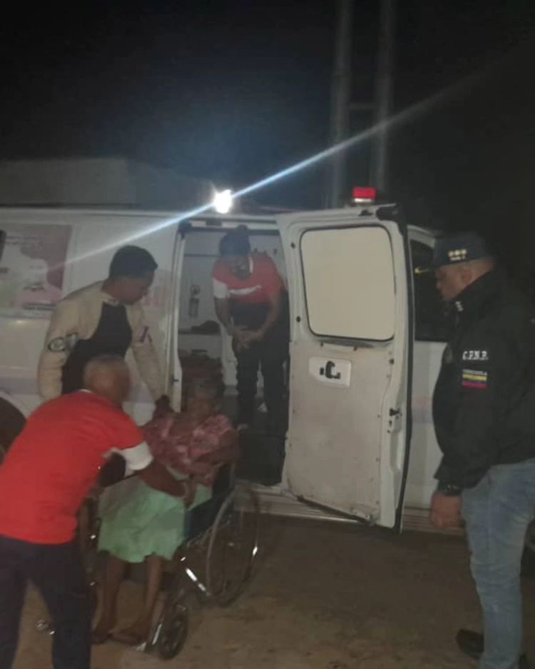 Trasladan a una anciana en estado de aislamiento hacia al hospital de&nbsp;Pariaguán