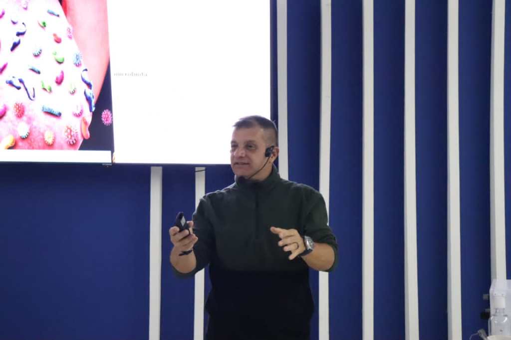 Odontólogo venezolano se destaca por sus estudios sobre la microbiota&nbsp;oral