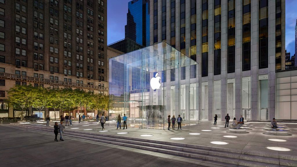 La capitalización bursátil de Apple ha superado este viernes la barrera de los tres billones de dólares por primera vez desde enero del año pasado, ya que los inversores apuestan por la capacidad del fabricante del iPhone para aumentar sus ingresos incluso mientras explora nuevos mercados como el de la realidad&nbsp;virtual.