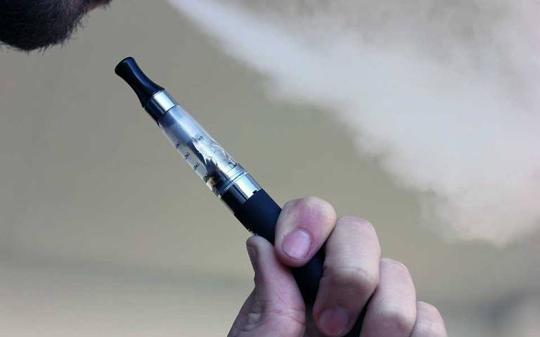 Maduro propone evaluar prohibición de venta de cigarrillos electrónicos en el&nbsp;país