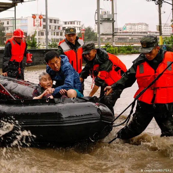 Tormentas dejan 2 muertos y 100 mil evacuados en&nbsp;China