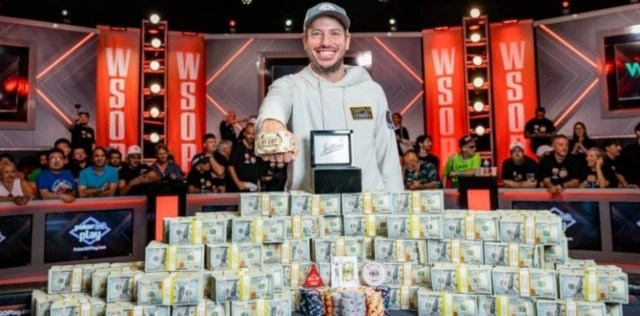 Ganó 12 millones de dólares en el póker y al otro día volvió a su trabajo en la&nbsp;oficina
