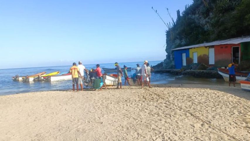 Familiares de pescadores desaparecidos en Choroní piden intensificar la&nbsp;búsqueda