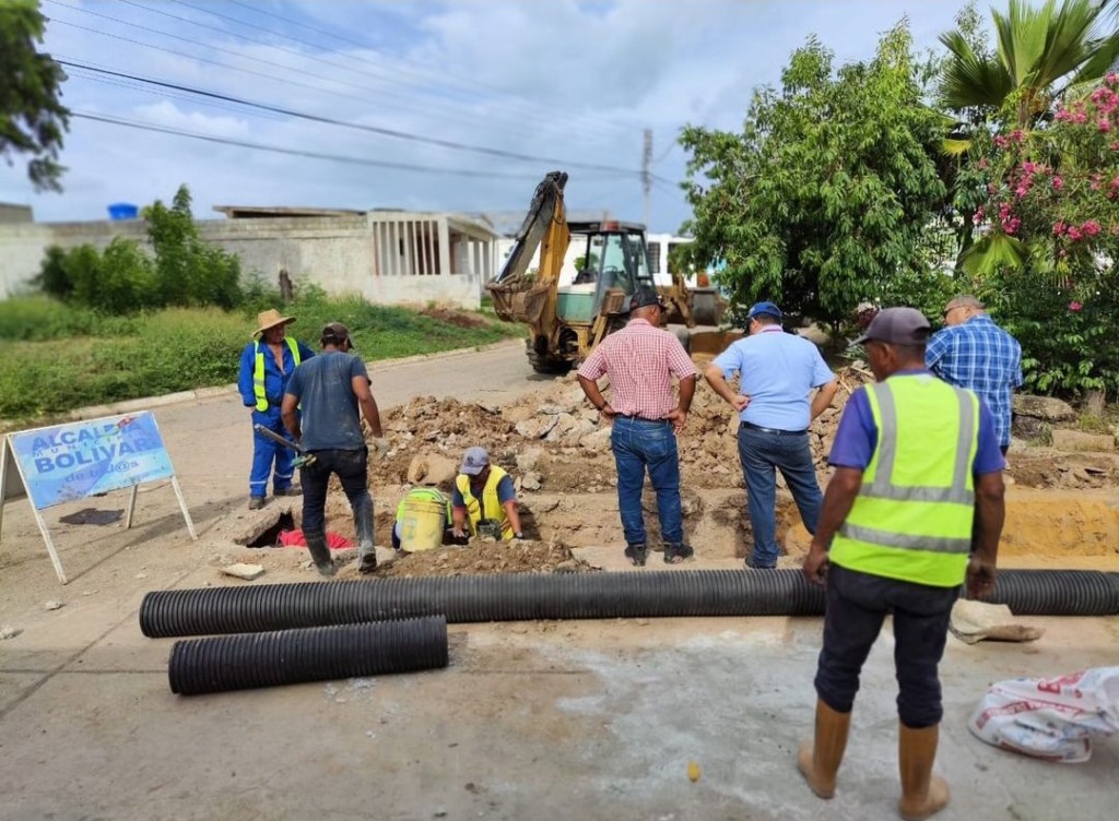 Reparan colector de agua servidas en El&nbsp;Moriche
