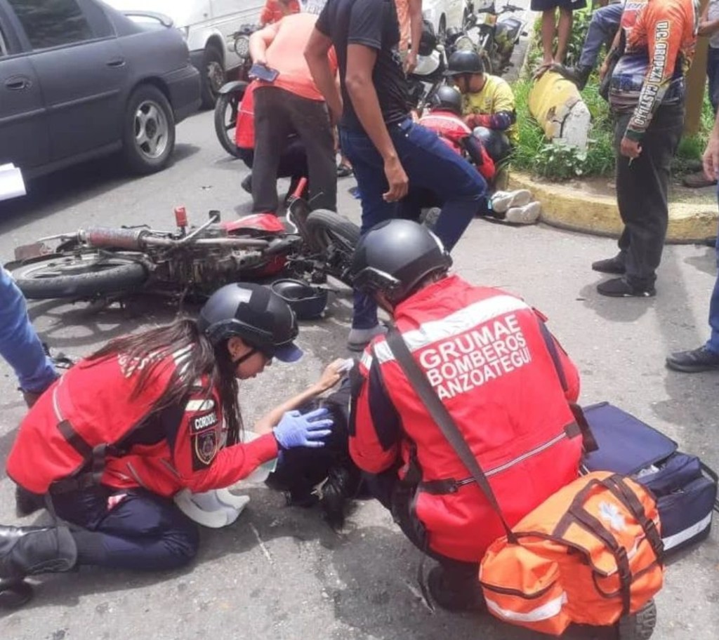 Dos personas lesionadas por colisión de vehículos en Puerto La&nbsp;Cruz