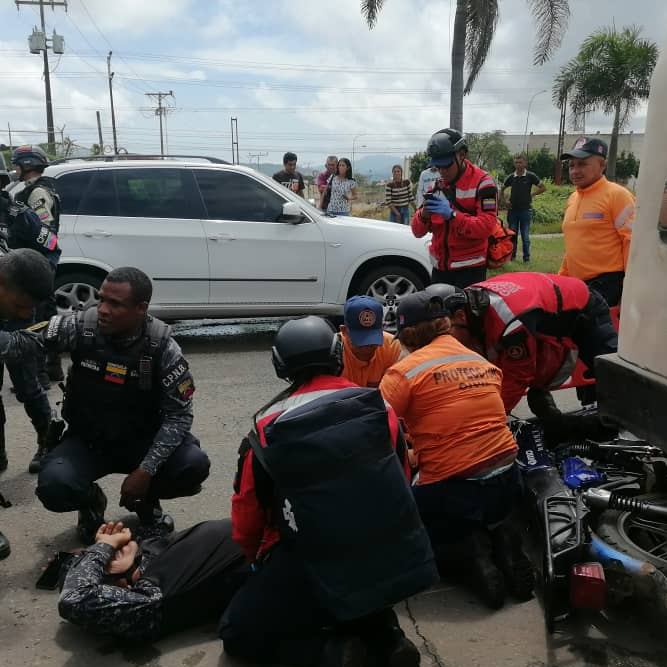Colisión de vehículos deja a un oficial lesionado en la Autopista José Antonio&nbsp;Anzoátegui