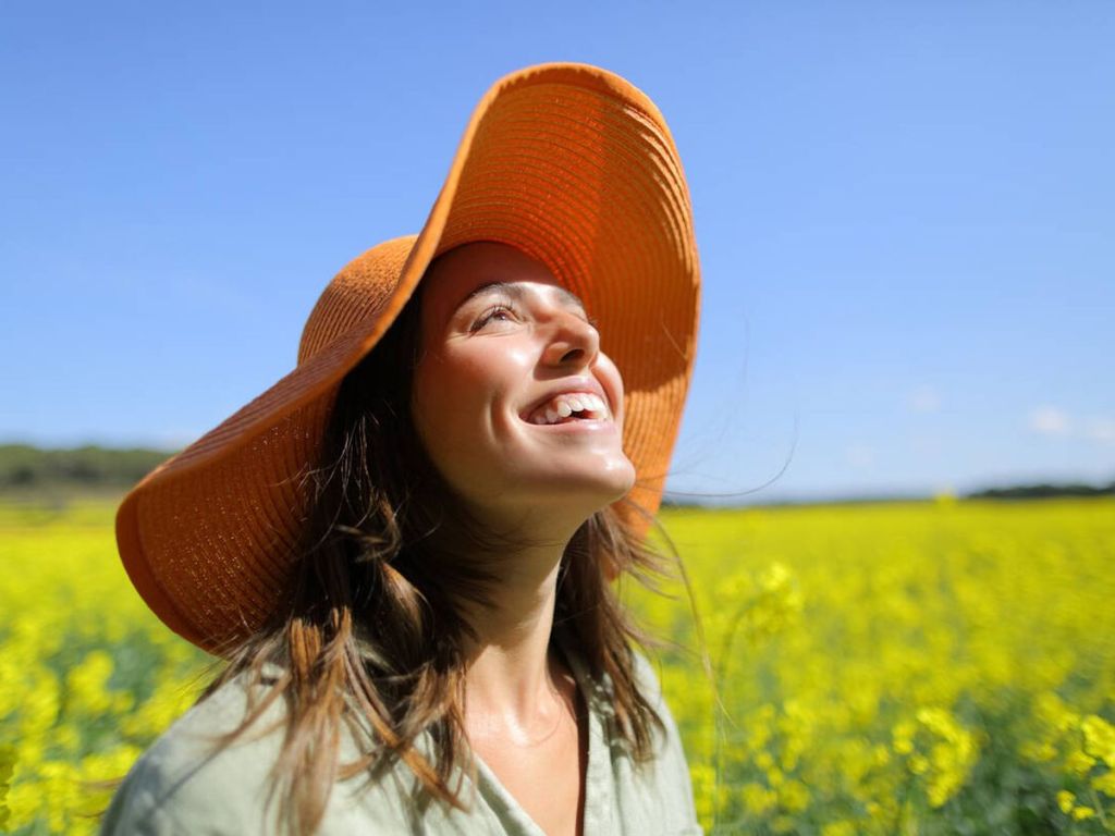 Estudio revela que mientras más buscamos la felicidad, más nos alejamos de&nbsp;ella