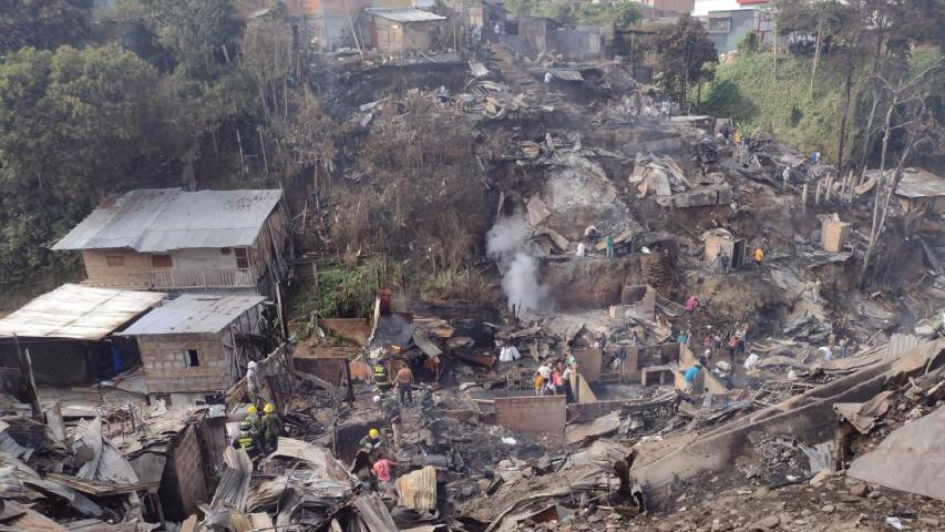 Más 250 familias damnificadas dejó voraz incendio en&nbsp;Colombia