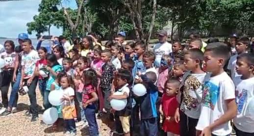 Más de 50 niños y niñas de la comunidad visitaron el  Puesto Naval de Guardacostas&nbsp;Independencia
