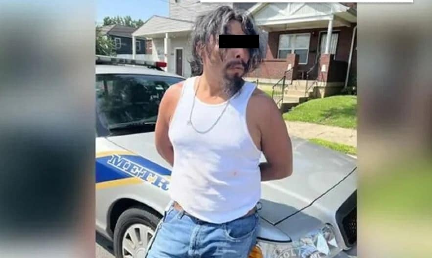 ¡Atroz! Arrestan a hombre por encadenar, desnudar y cortarle el cabello a una&nbsp;mujer