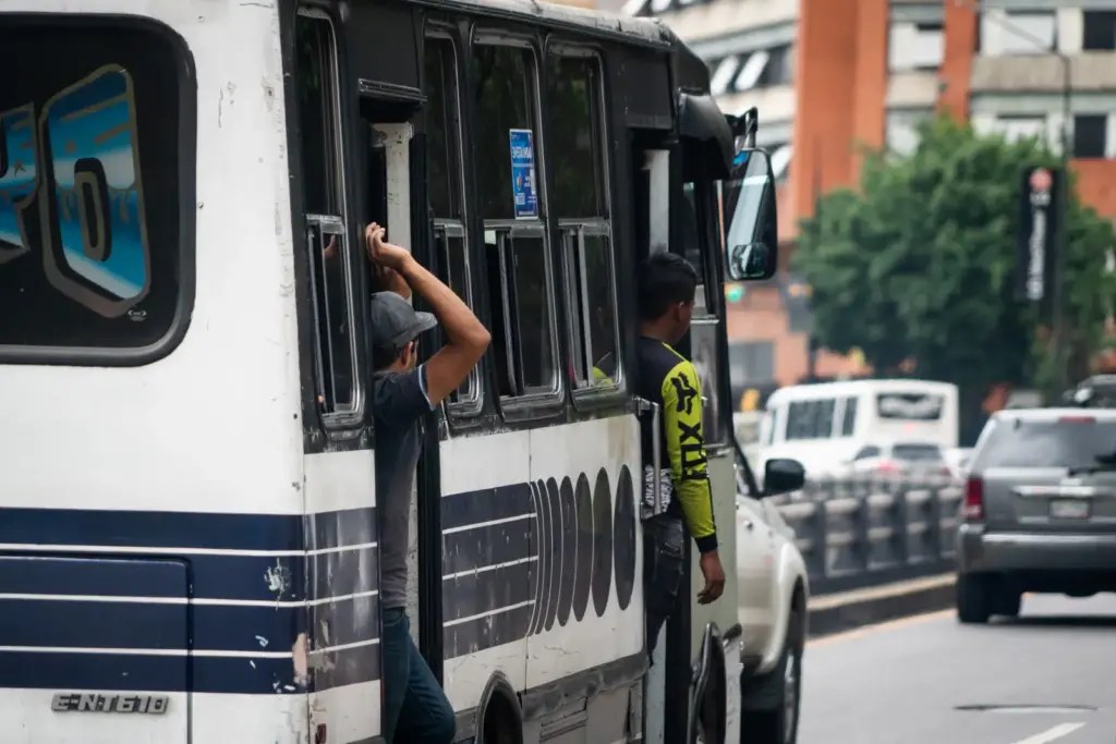 Transportistas exigen que el pasaje urbano sea anclado al dólar: lo que se sabe de la&nbsp;propuesta