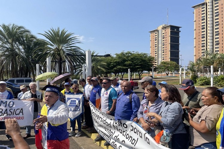 Denuncian la suspensión del salario a 800 docentes en&nbsp;Bolívar