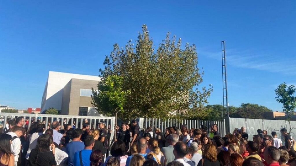 Estudiante acuchilló a profesores y alumnos de una escuela en&nbsp;España