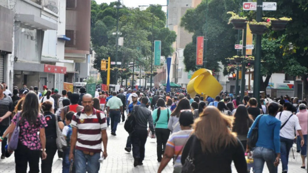 30% de los venezolanos que viven en Venezuela quieren&nbsp;emigrar