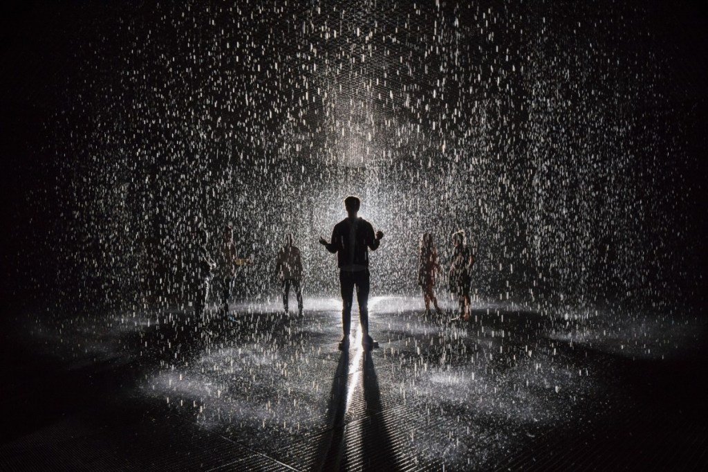 Rain Room: Una instalación de arte permanente que permite estar bajo la «lluvia» sin&nbsp;mojarse