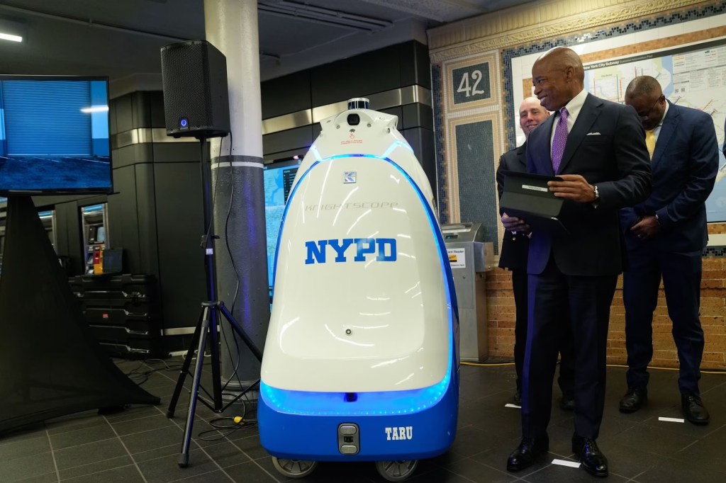 Robot policía patrullará la estación del Metro de Times Square, en Nueva&nbsp;York