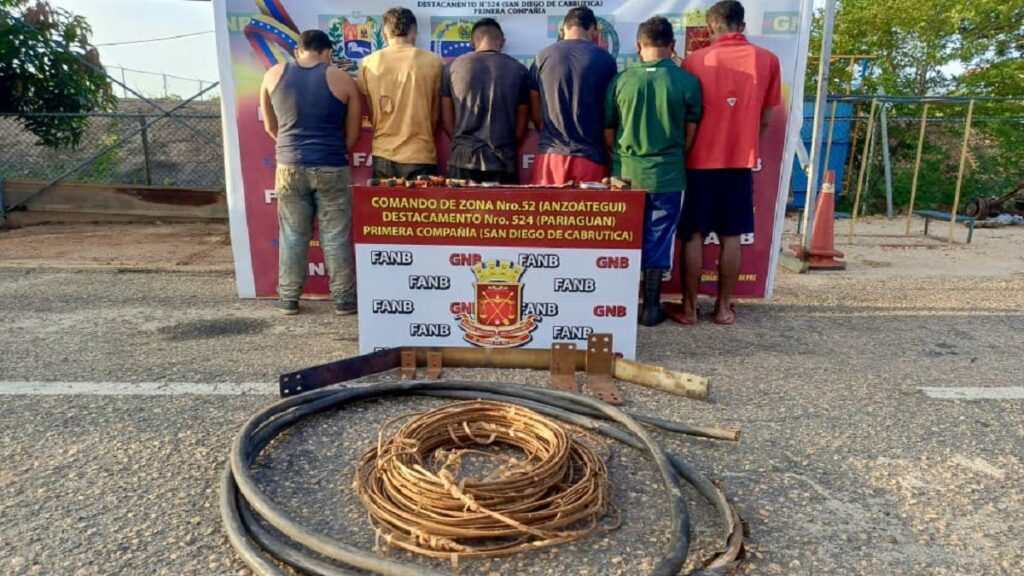 Capturan in fraganti a seis hombres robando material de&nbsp;Petrocedeño