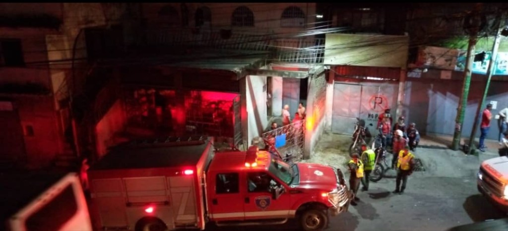 Una persona falleció y tres resultaron heridas tras incendio en El&nbsp;Junquito