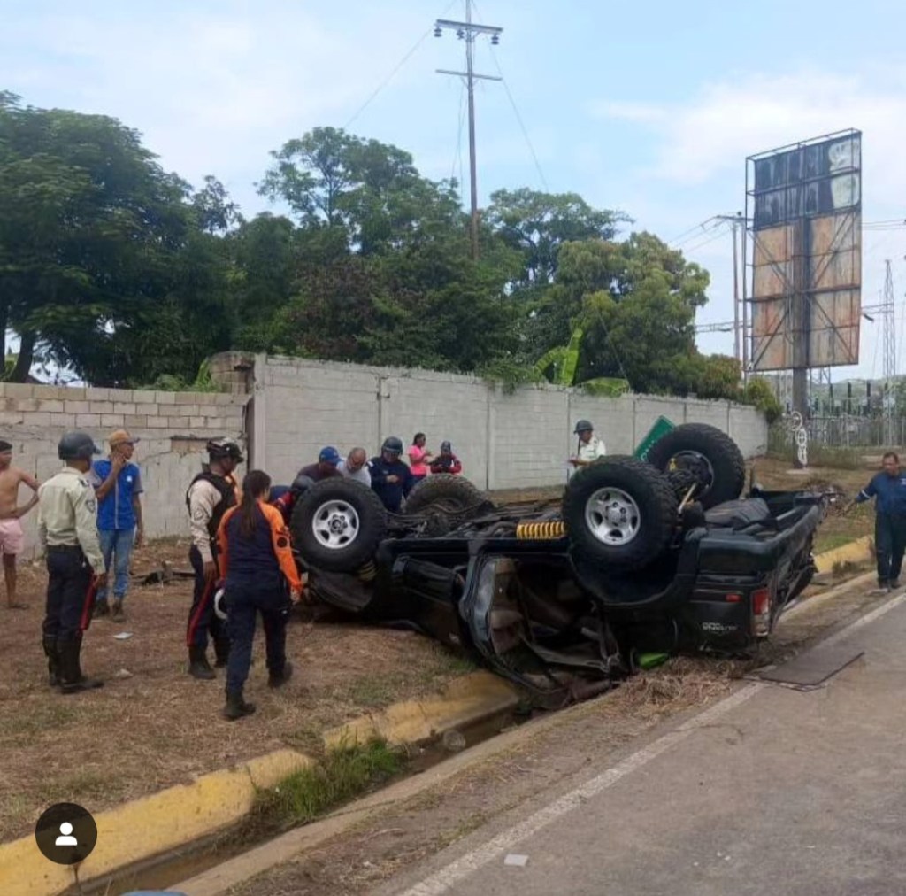 Volcamiento dejó tres heridos en Puerto La&nbsp;Cruz