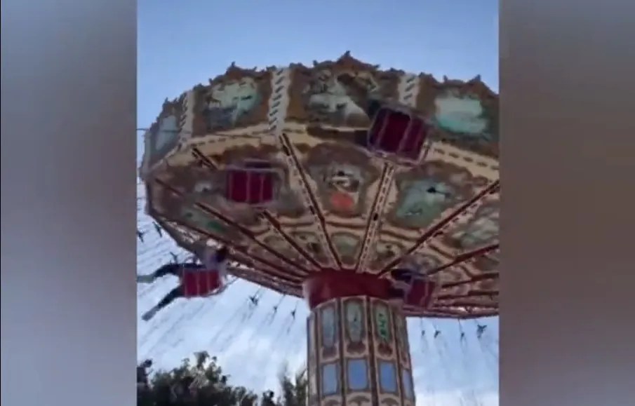 Silla voladora de una atracción se desprende en Brasil&nbsp;(+video)