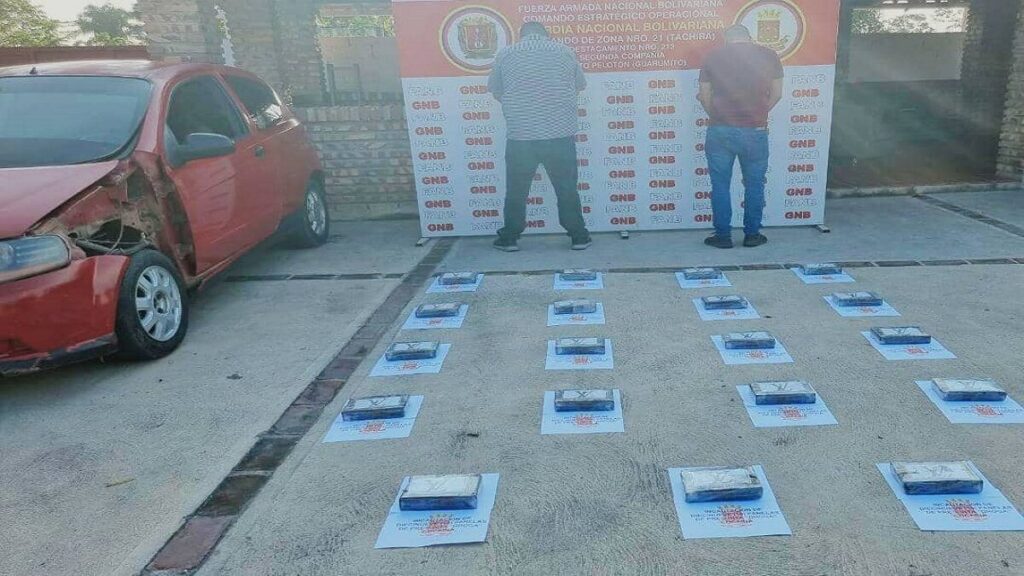Detienen a traficantes de droga mientras se trasladaban en un carro en&nbsp;Táchira