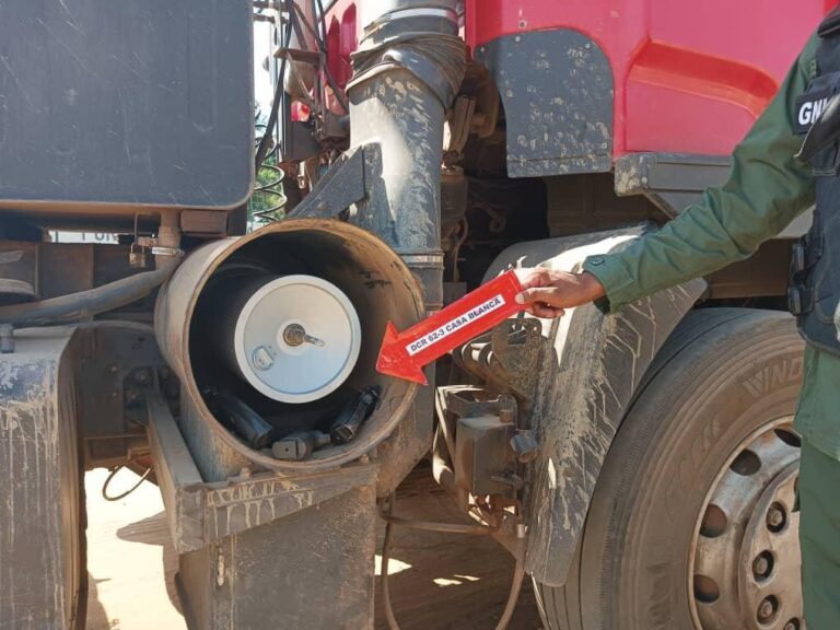 Incautan armas de fuego que estaban escondidas en una&nbsp;gandola