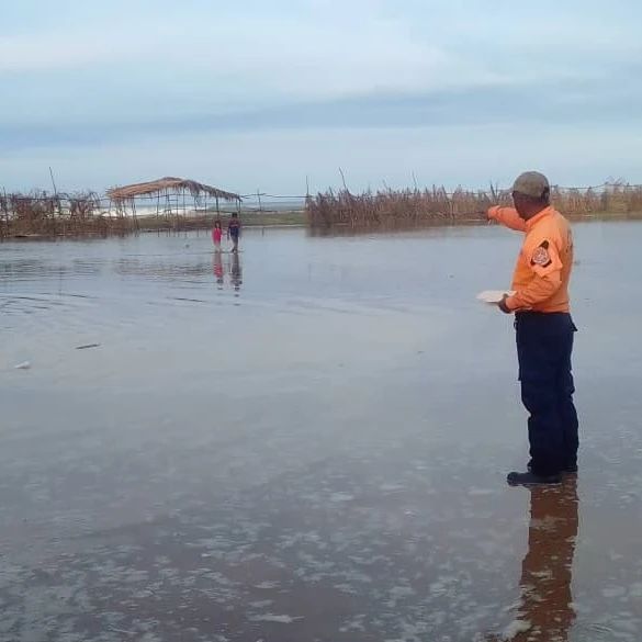 Alcalde monitorea zonas afectadas por mar de fondo en El Hatillo y La Cerca&nbsp;(Anzoátegui)
