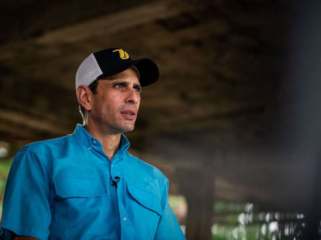 Capriles  anunció su retiro de la&nbsp;primaria