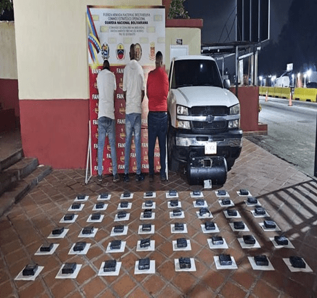 Detuvieron a tres que transportaban 48 panelas de&nbsp;cocaína