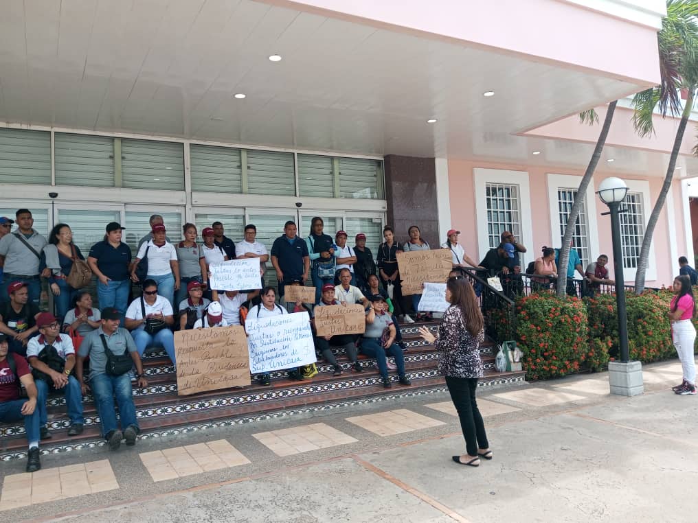 Protestaron nuevamente frente a Unicasa Lechería exigiendo&nbsp;pagos