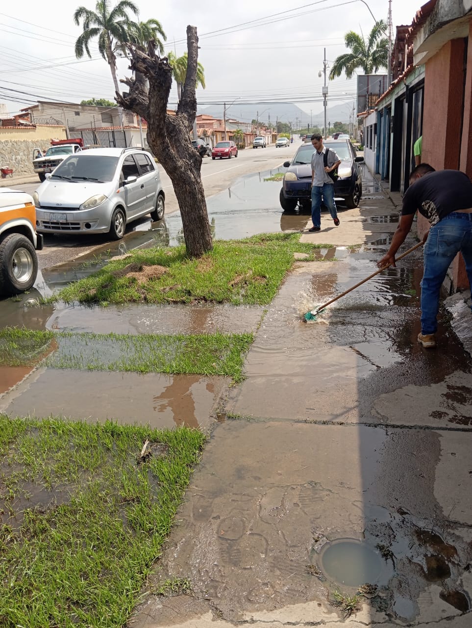 Denuncian colapso de aguas servidas en sectores de&nbsp;Barcelona