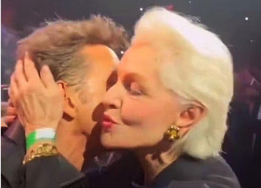 Luis Miguel sorprendió a Carolina Herrera con besos y&nbsp;rosas
