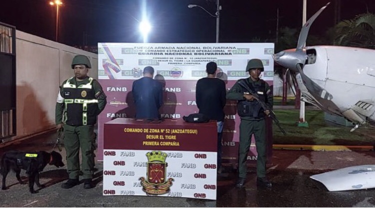 Aprehendidos dos sujetos colombianos que transportaban 350 kilogramos de cocaína en&nbsp;aeronave