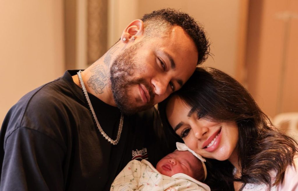 Neymar presenta a su hija recién&nbsp;nacida