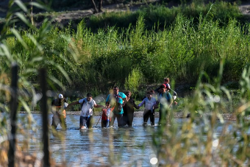 Migrantes venezolanos cruzan la selva del Darién pese al riesgo de deportación por parte de Estados&nbsp;Unidos