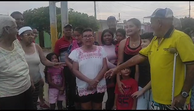 Denuncian que tienen 12 días sin electricidad en Calle 7 de Las Casitas,&nbsp;Barcelona