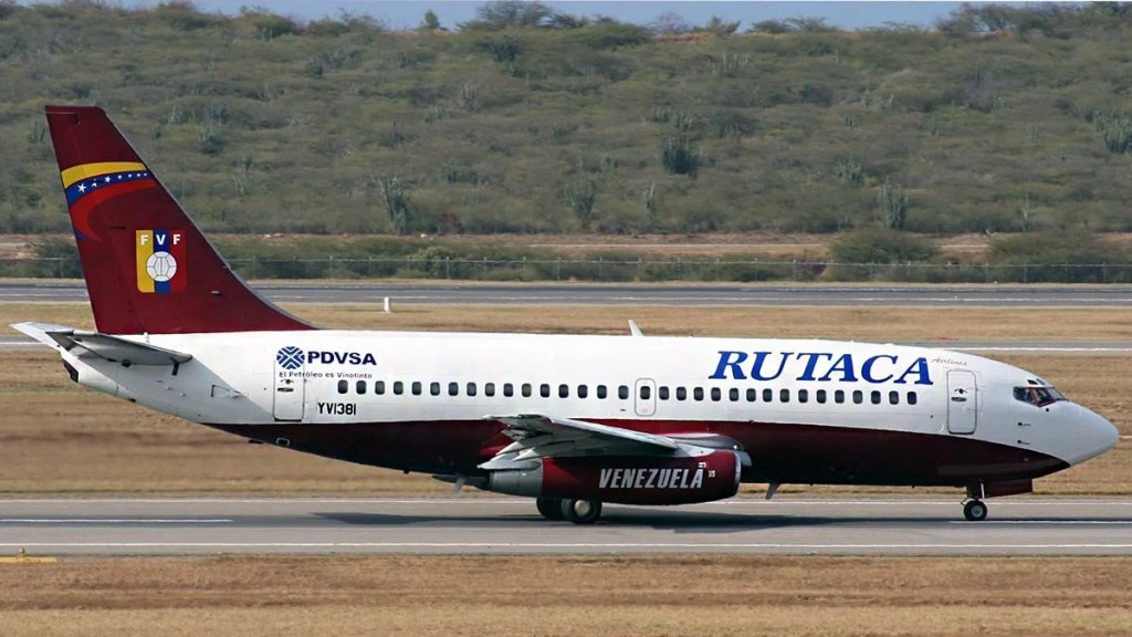 Avión de la Vinotinto despega de Lima tras horas de espera para abastecer&nbsp;combustible