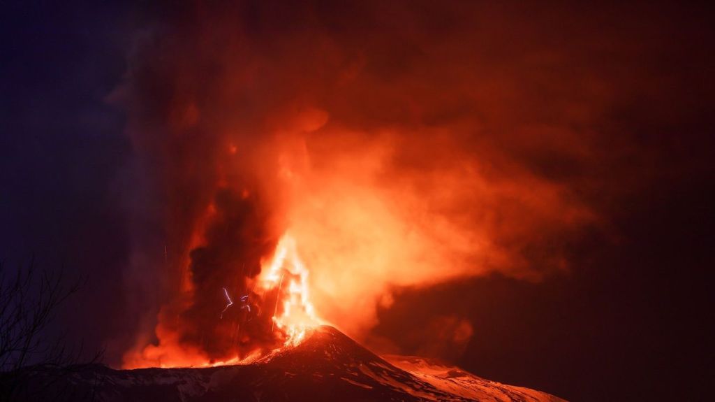 Volcán Etna entró en&nbsp;erupción