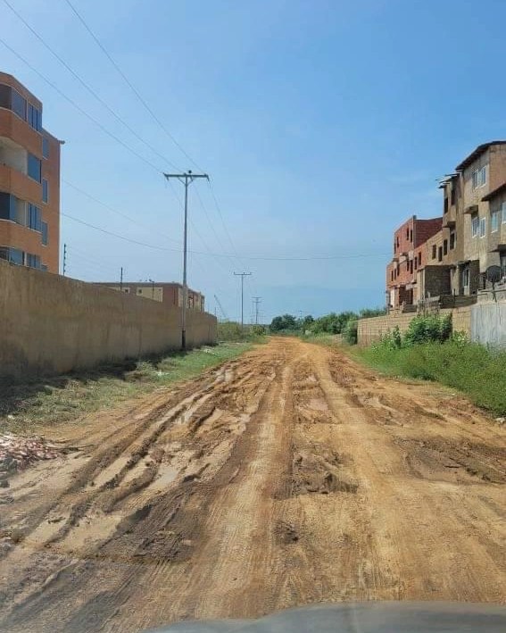 Vecinos exigen vialidad y alumbrado en Costa Real,&nbsp;Barcelona