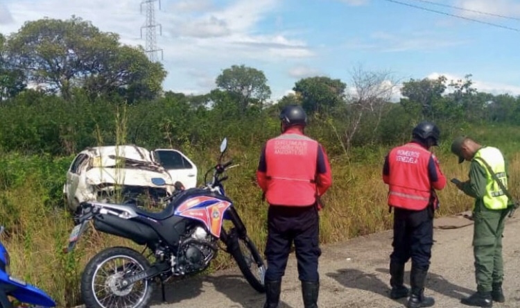 Volcamiento de vehículo dejó tres lesionados en la Carretera Nacional Troncal&nbsp;16