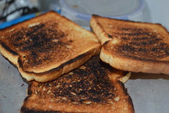 Según expertos, no se debe comer el pan muy&nbsp;tostado